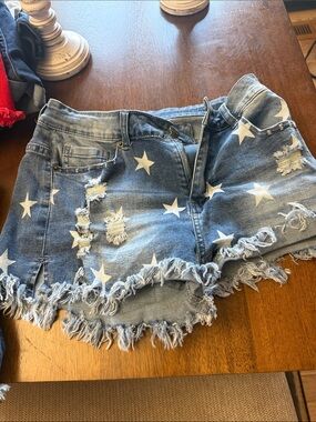 SHEIN Blue Star Print Distressed Denim Shorts